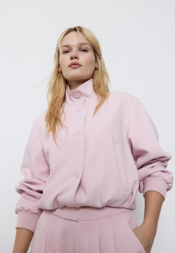 Puffjacka med hög krage