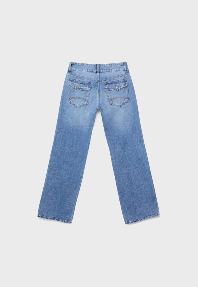 Raka jeans med dubbla metallknappar Raka jeans med dubbla metallknappar