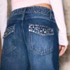 Raka jeans med nitar i midjan Raka jeans med nitar i midjan