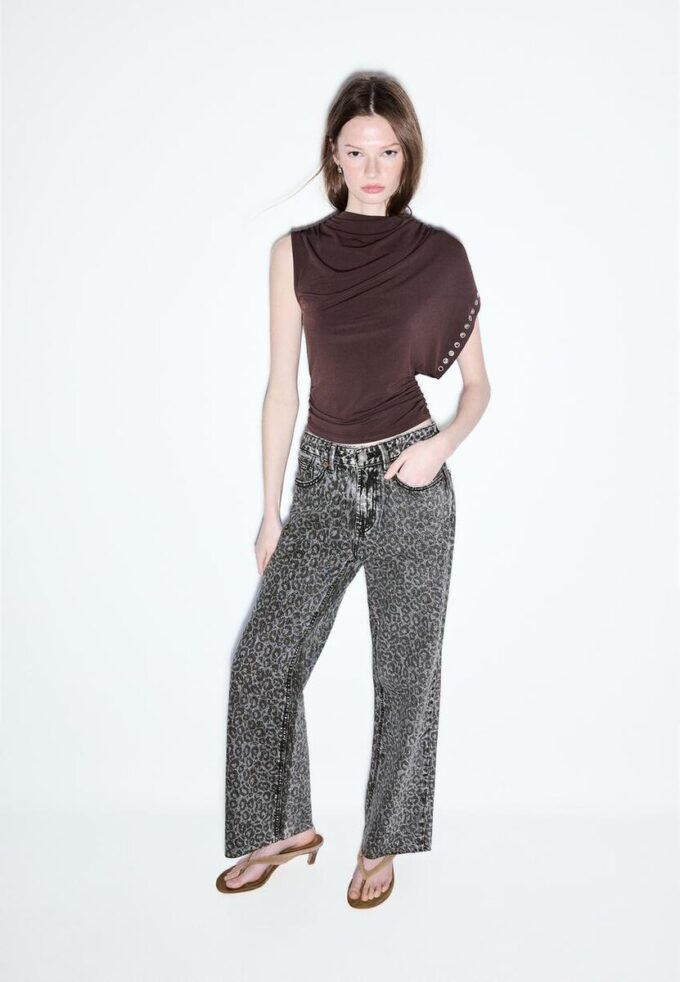 Raka jeans med Wide Leg och leopardmönster Raka jeans med Wide Leg och leopardmönster