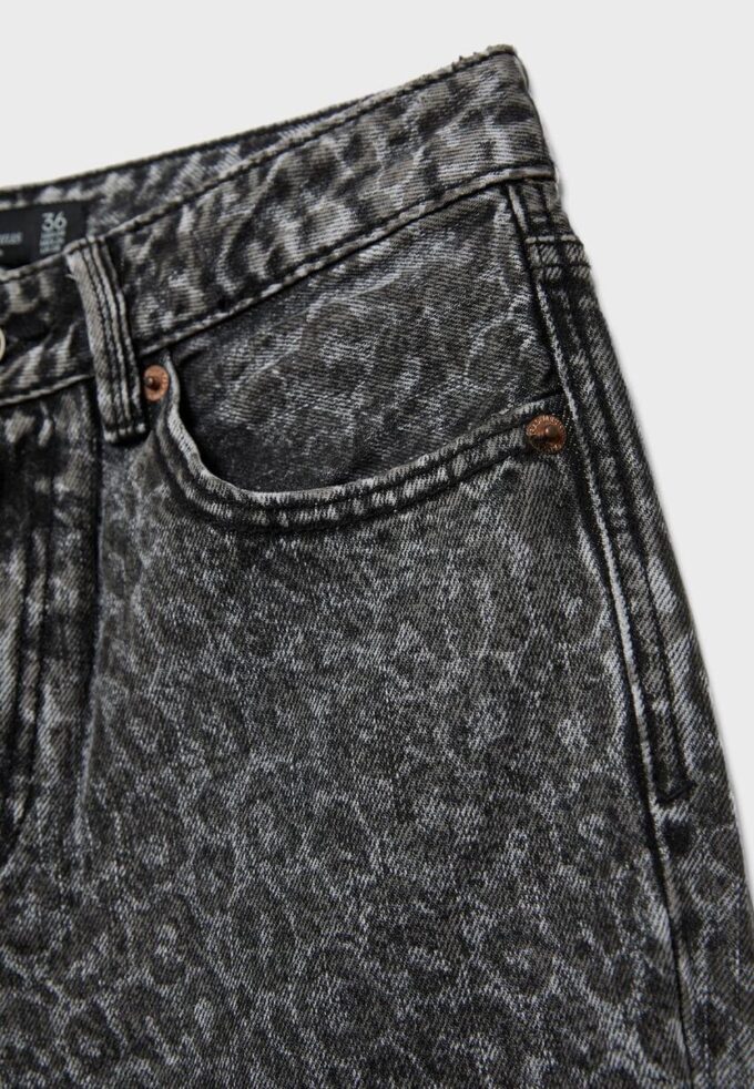 Raka jeans med Wide Leg och leopardmönster Raka jeans med Wide Leg och leopardmönster