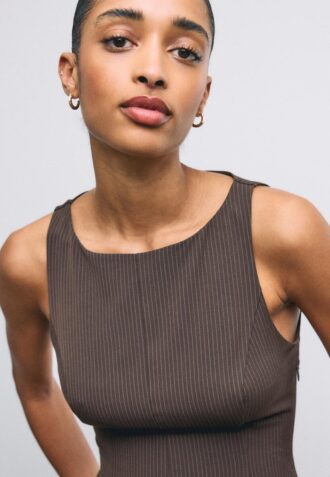 Ärmlös peplum-toppar