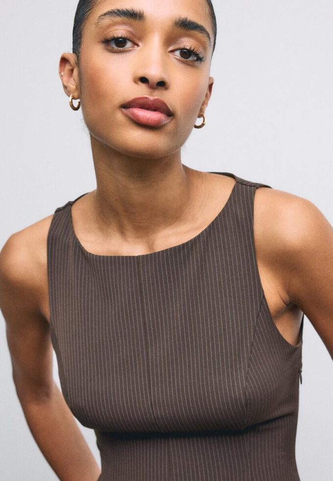 Ärmlös peplum-toppar