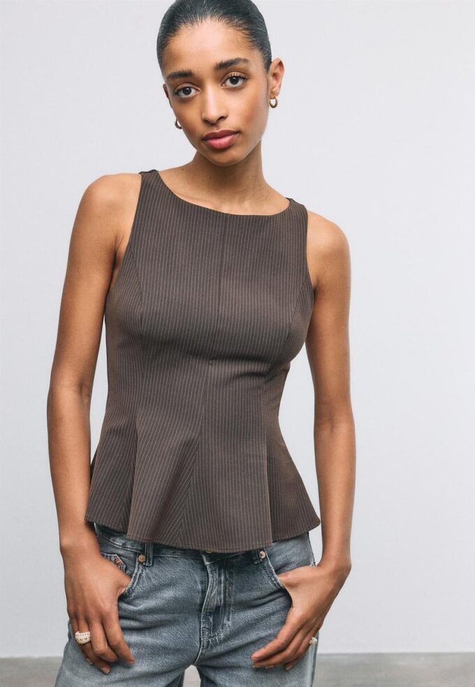 Ärmlös peplum-toppar