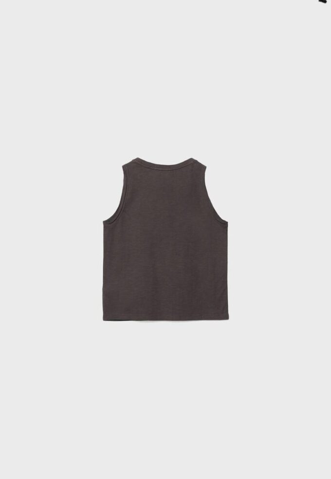 Ärmlös T-shirt med broderade nitar