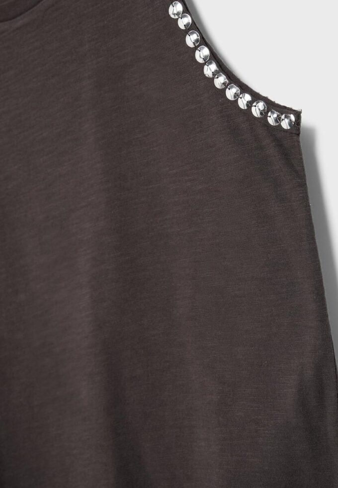 Ärmlös T-shirt med broderade nitar