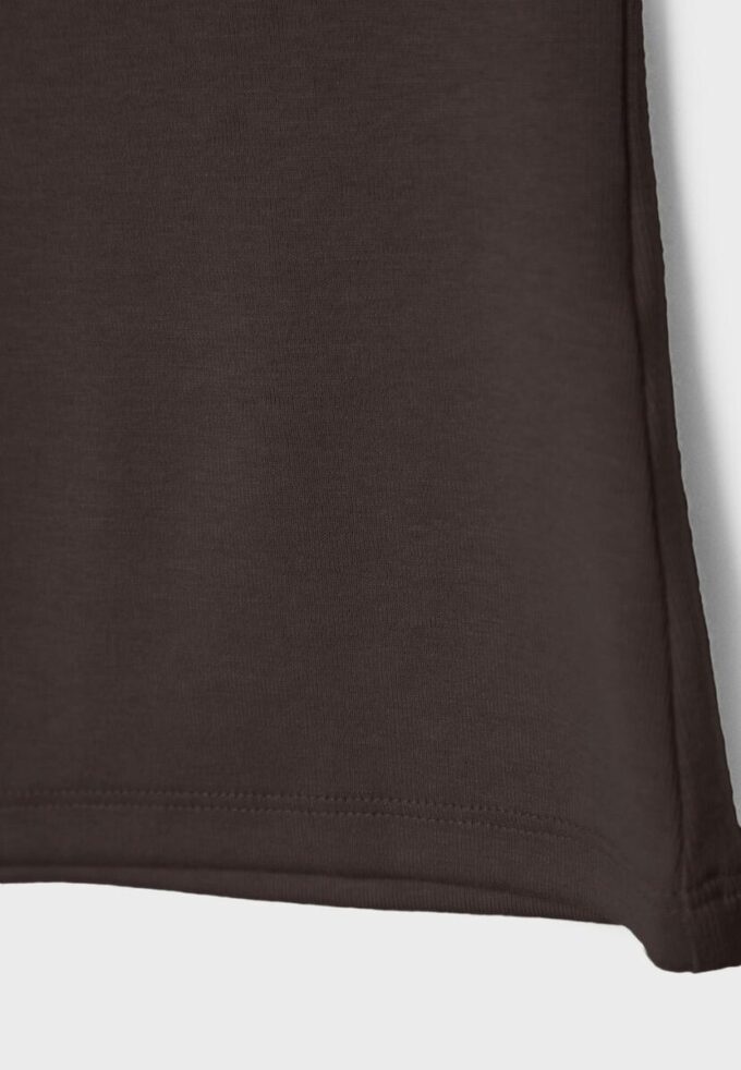Ärmlös T-shirt med trattkrage