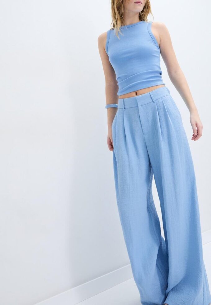 Rustika byxor med Wide Leg och justerbara knappar Rustika byxor med Wide Leg och justerbara knappar