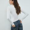 Rynkad bodysuit i polyamid med V-ringning Rynkad bodysuit i polyamid med V-ringning