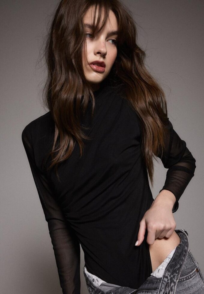 Rynkad bodysuit i tyll