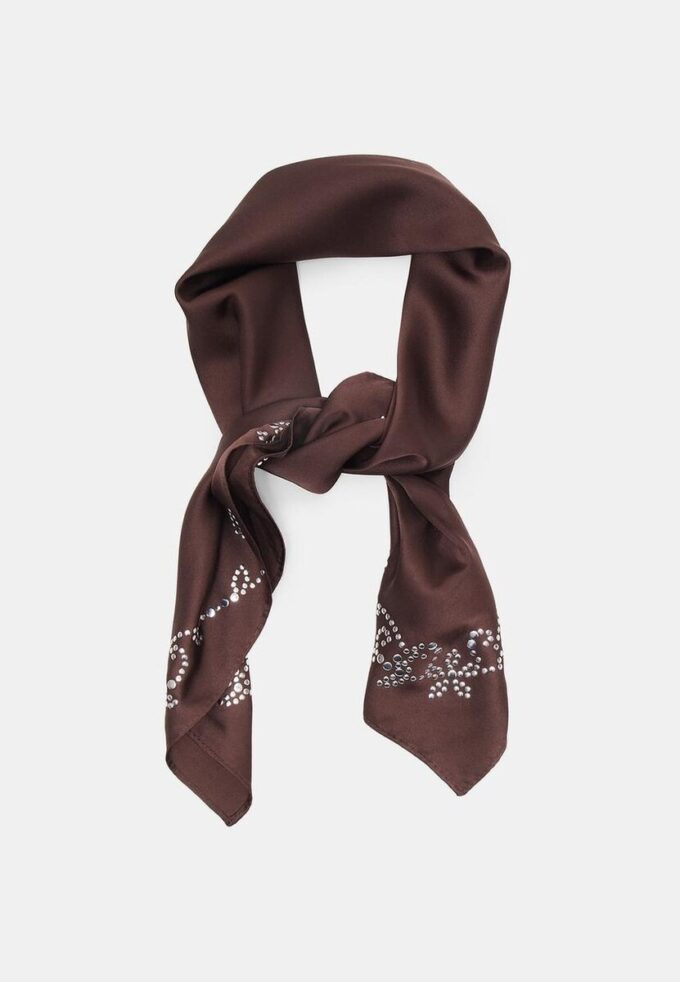 Scarf med bettdetalj