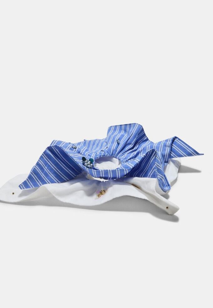 Set med 2 broderade scrunchies