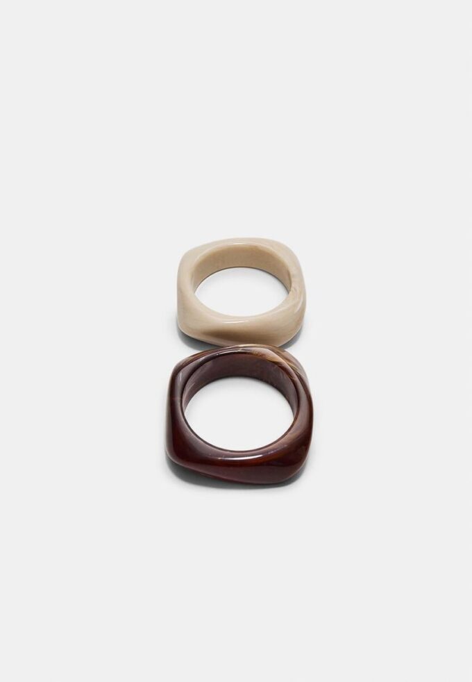 Set med 2 styva armband