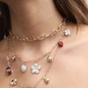Set med 3 halsband med flera berlocker