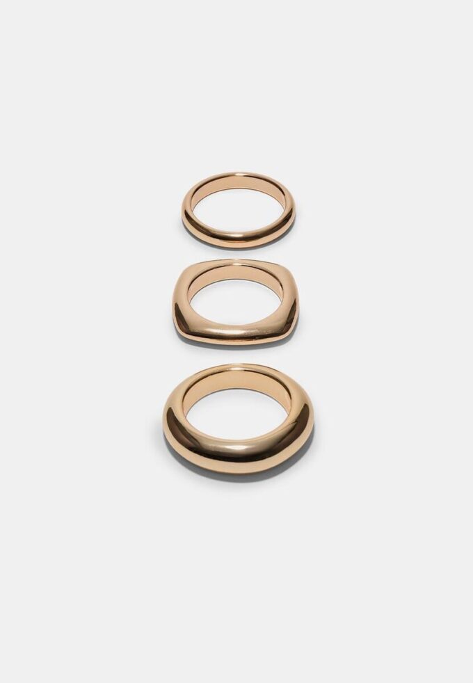 Set med 3 styva armband