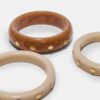Set med 3 styva armband med nitar