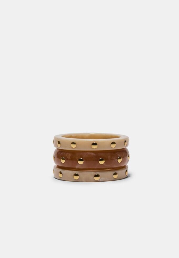 Set med 3 styva armband med nitar