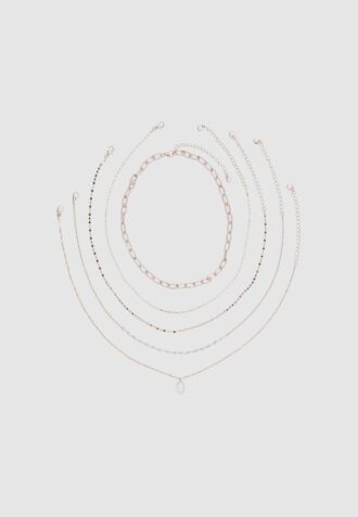 Set med 5 halsband med rosa stenar