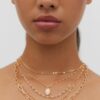 Set med 5 halsband med rosa stenar