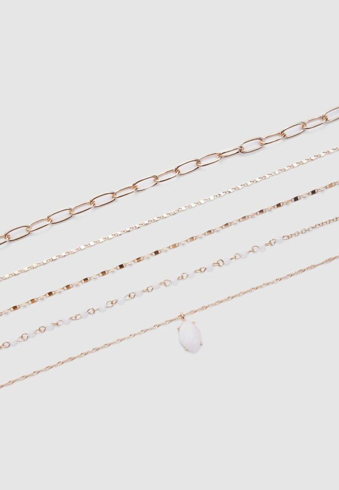 Set med 5 halsband med rosa stenar