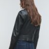 Skinnjacka i biker-stil
