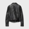 Skinnjacka i biker-stil