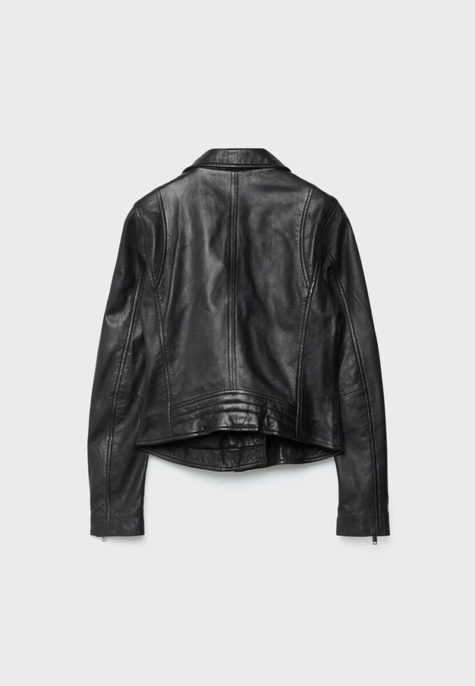 Skinnjacka i biker-stil