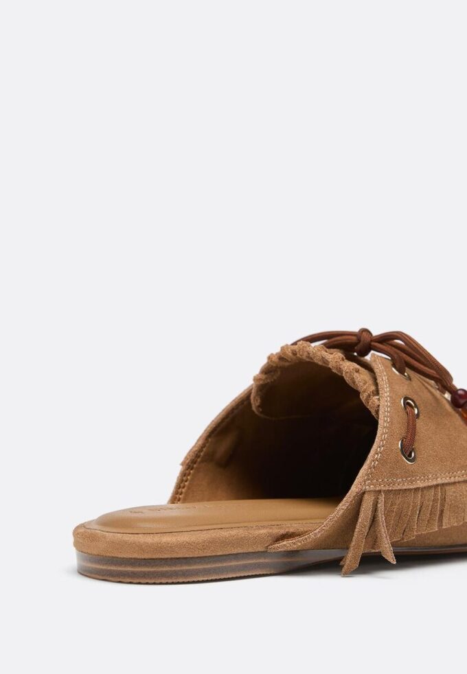Skinnloafers utan bakstycke med berlocker
