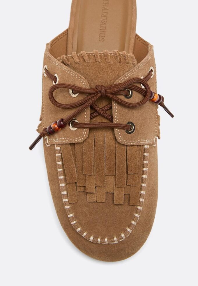 Skinnloafers utan bakstycke med berlocker
