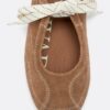 Skinnsneakers med rosett