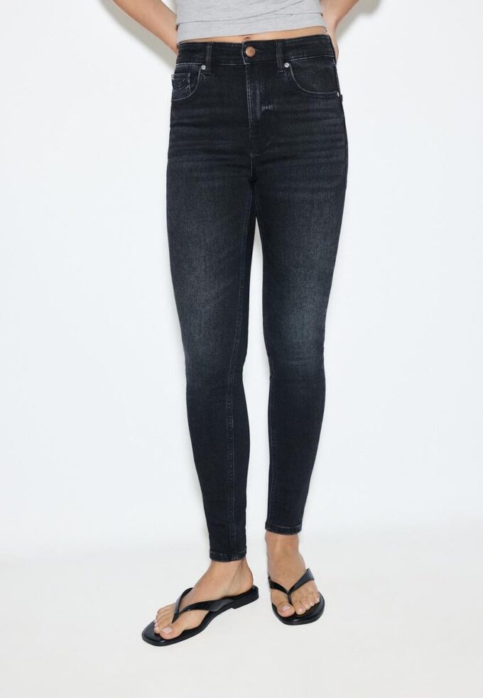 Skinny jeans med normal midja