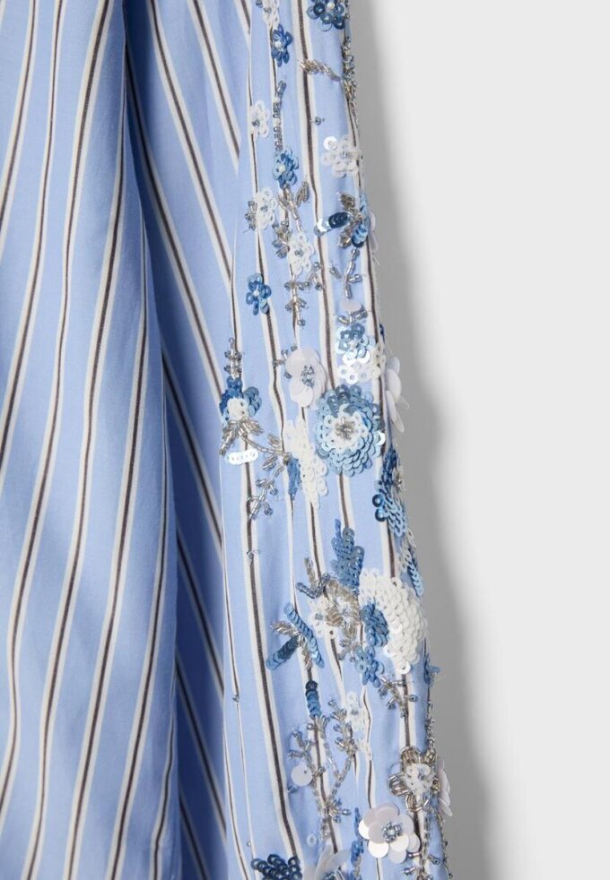 Skjorta med broderade ärmar