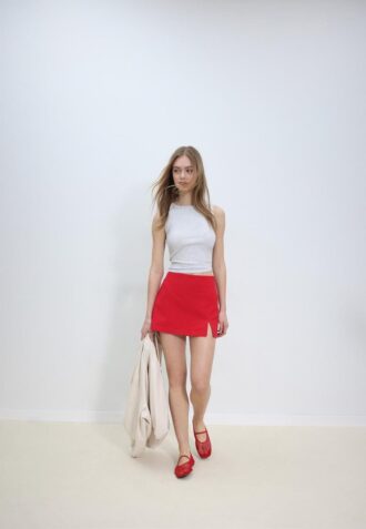 Skort med slits i sidan