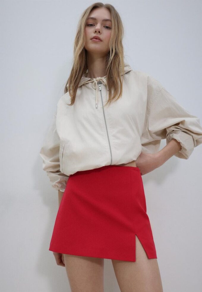 Skort med slits i sidan