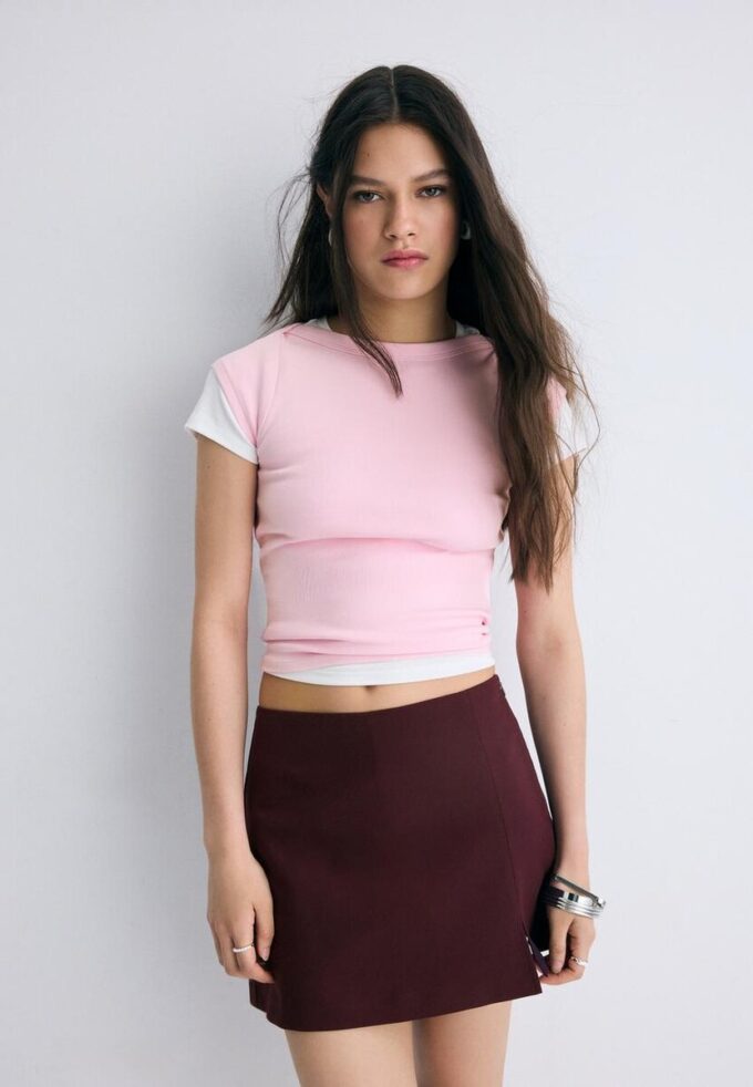 Skort med slits i sidan