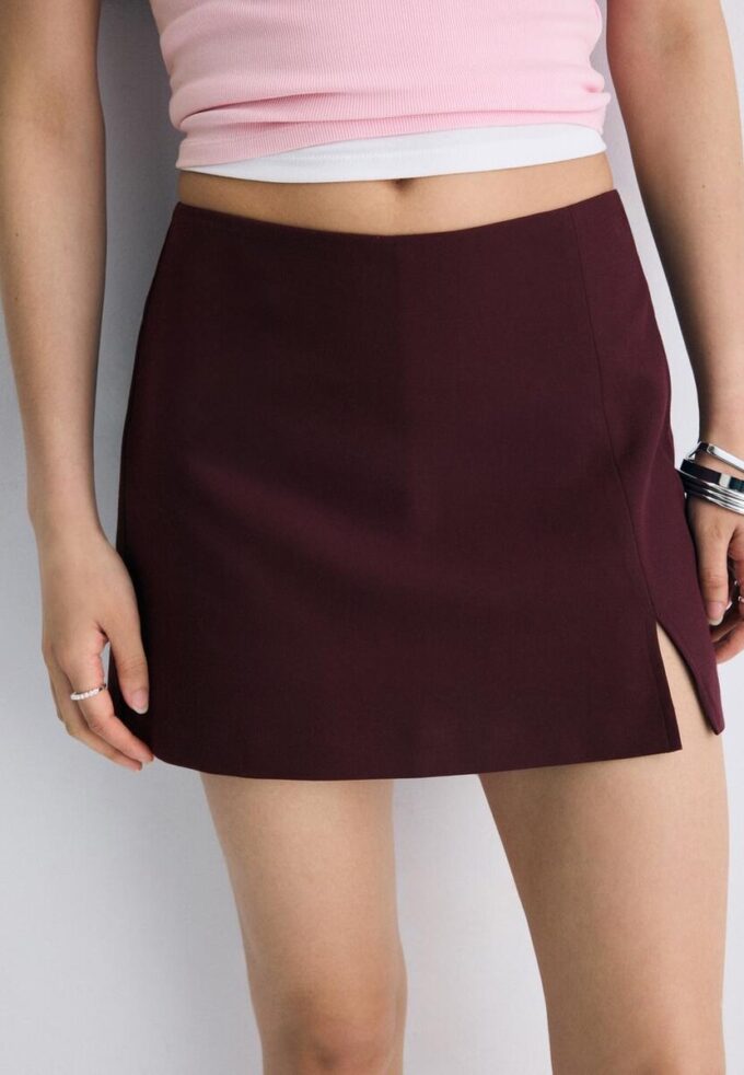 Skort med slits i sidan