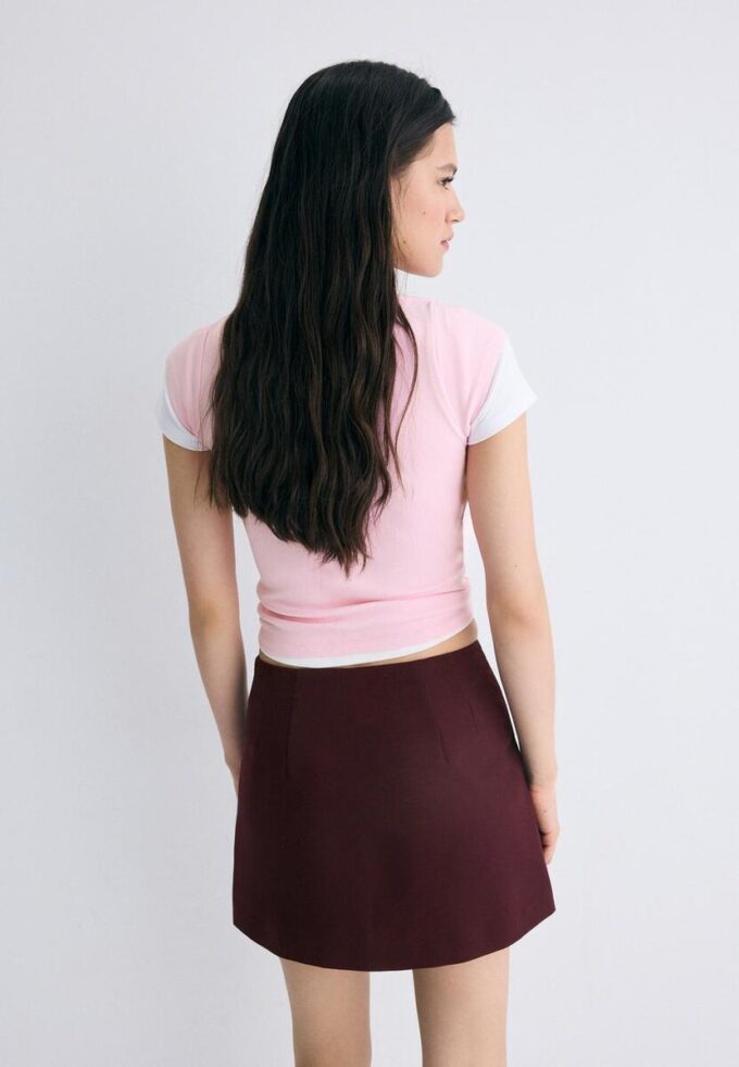 Skort med slits i sidan