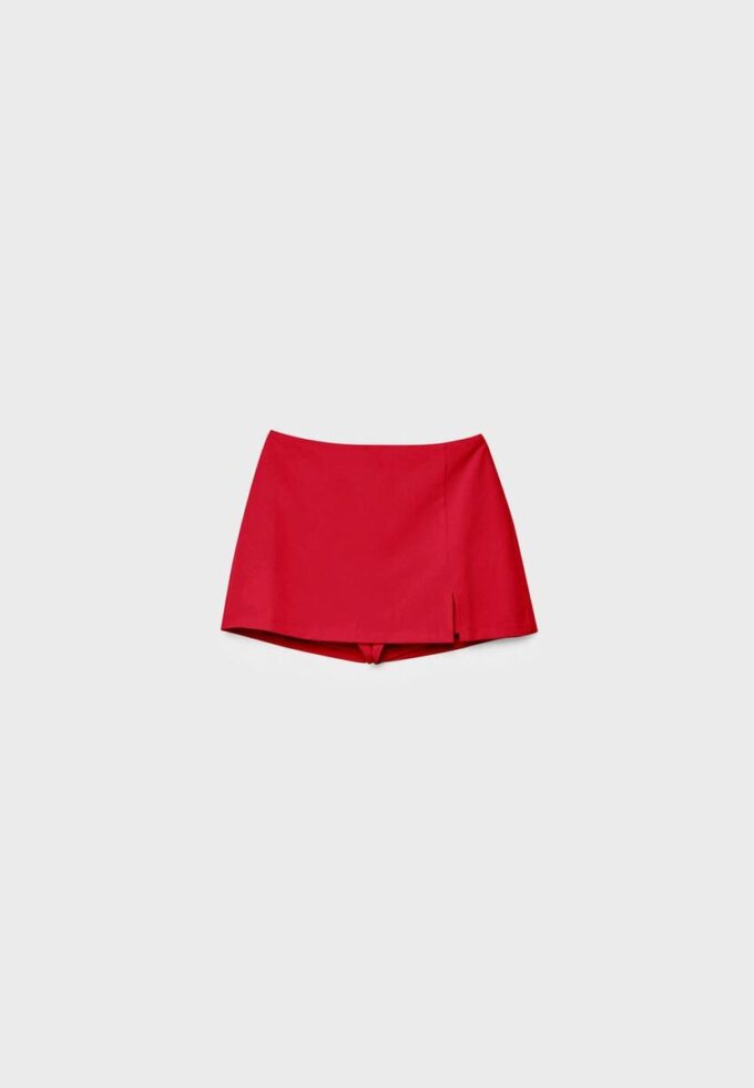 Skort med slits i sidan
