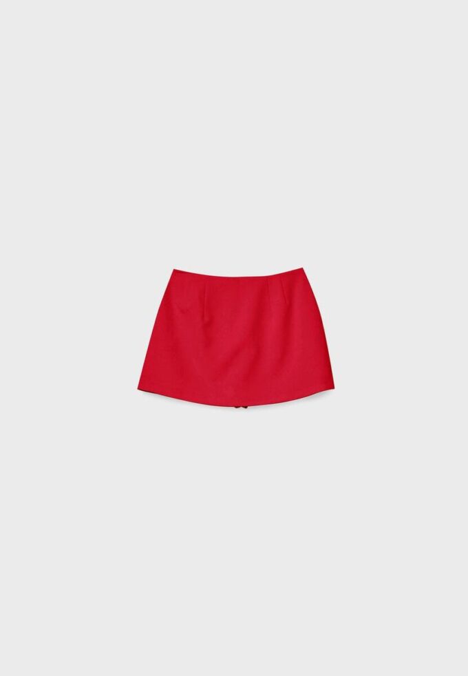Skort med slits i sidan