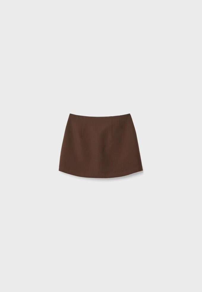 Skort med slits i sidan