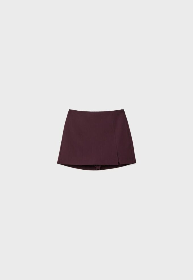 Skort med slits i sidan