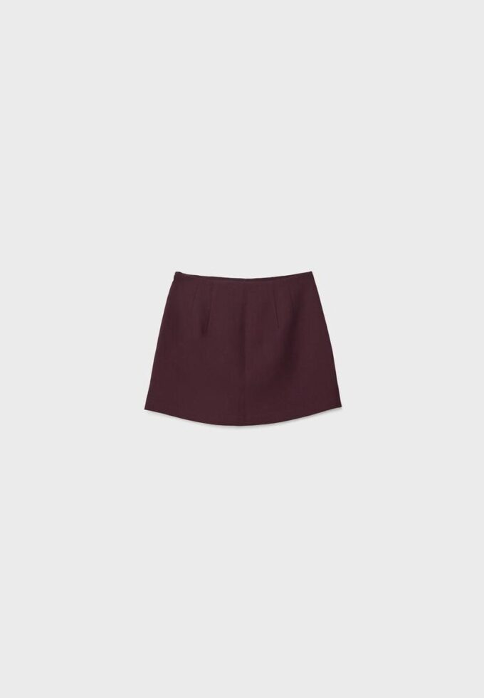 Skort med slits i sidan