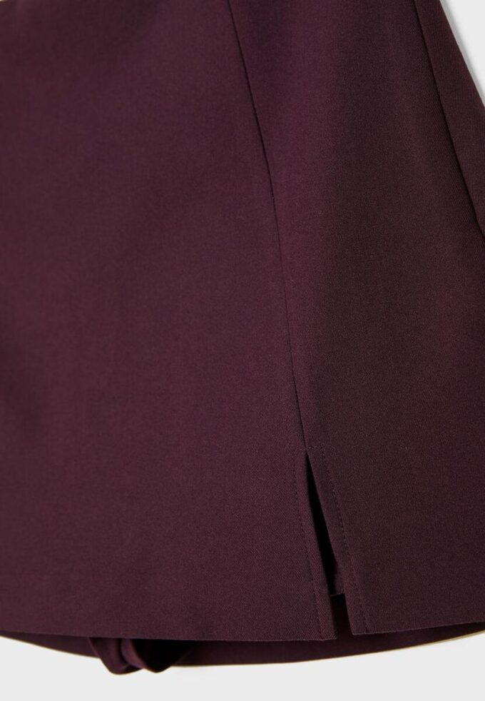 Skort med slits i sidan