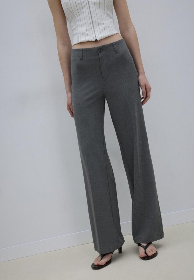 Slim fit-byxor med rak passform Slim fit-byxor med rak passform