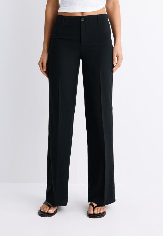 Slim fit-byxor med rak passform Slim fit-byxor med rak passform