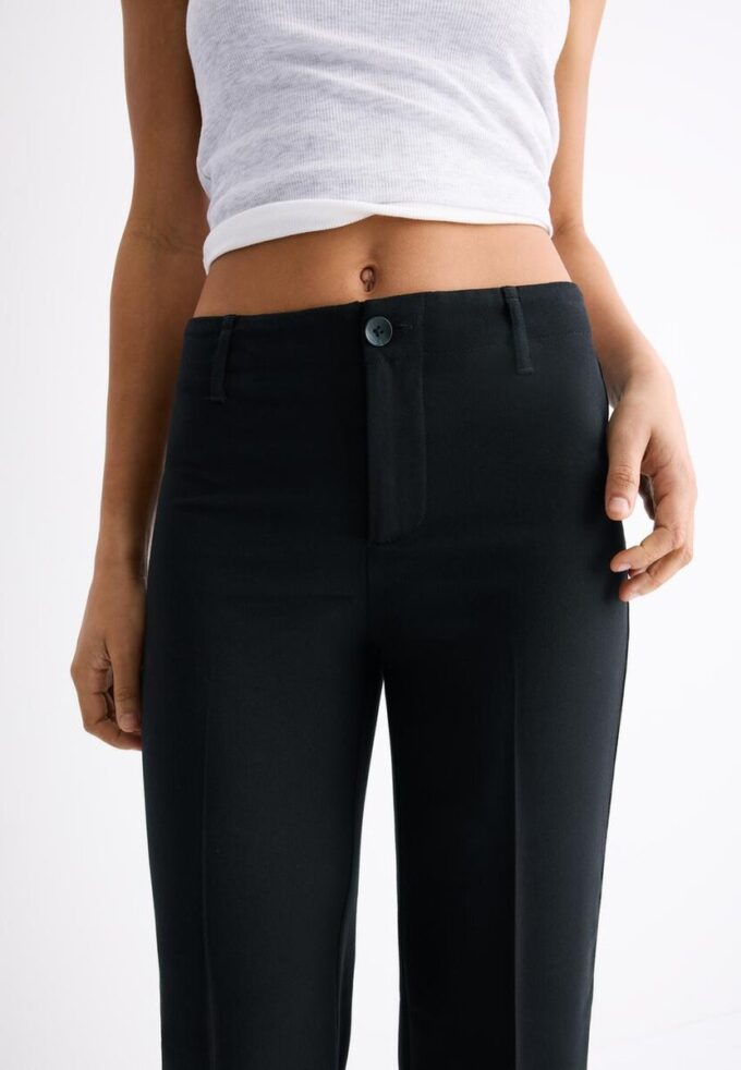 Slim fit-byxor med rak passform Slim fit-byxor med rak passform