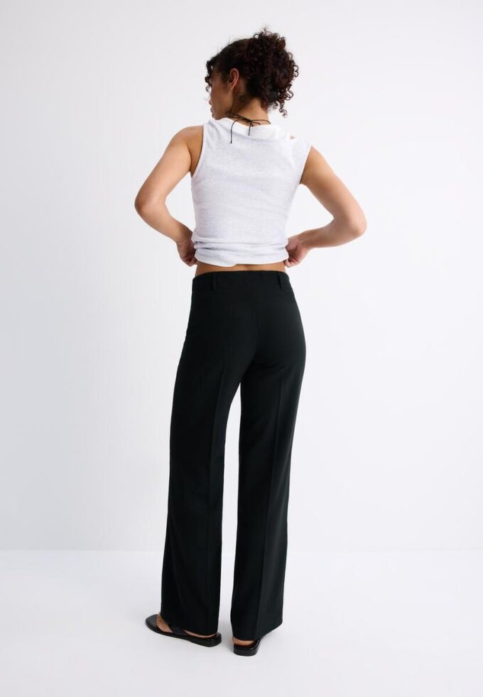 Slim fit-byxor med rak passform Slim fit-byxor med rak passform