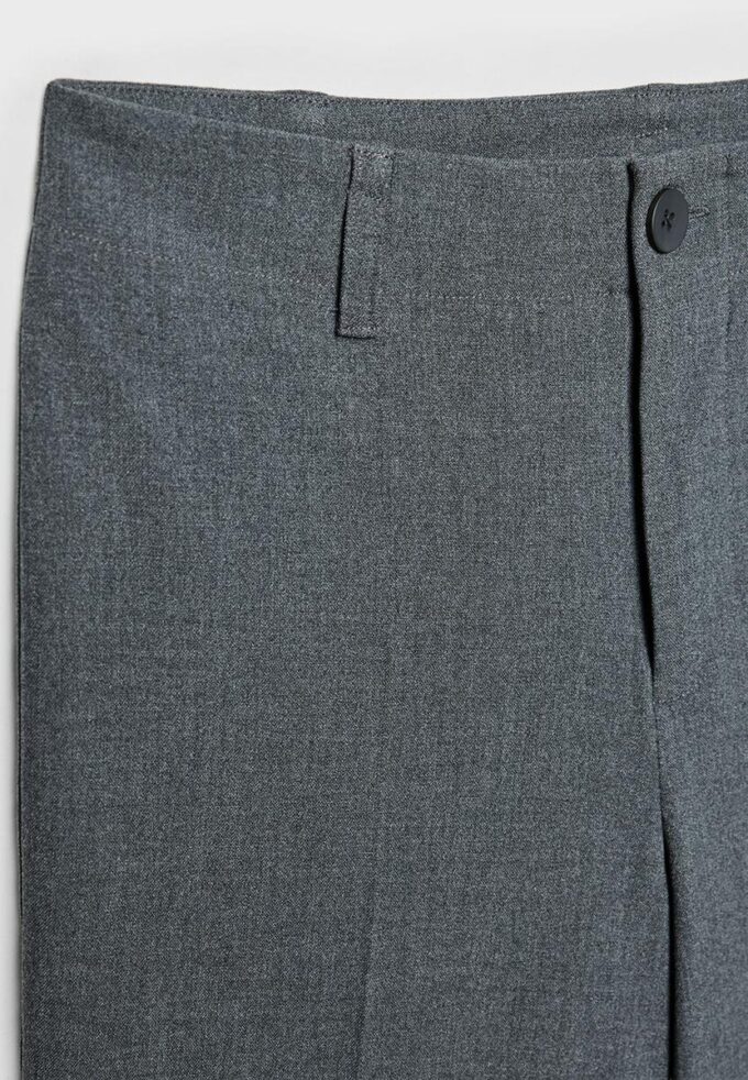 Slim fit-byxor med rak passform Slim fit-byxor med rak passform