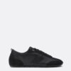 Sneakers med fin sula i satineffekt