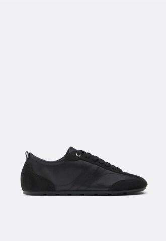 Sneakers med fin sula i satineffekt